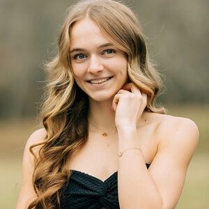 Meet your Posher, Chloe